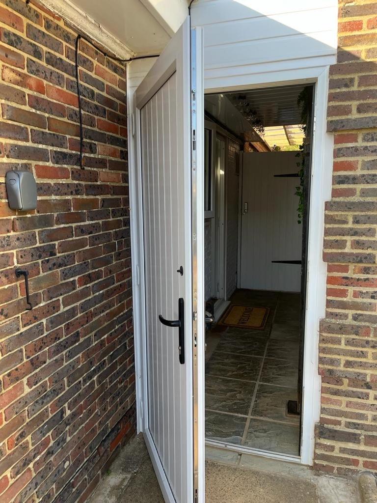 Central Ensuite Guest Unit With Ac And Free On-Street Parking Hove Exterior foto